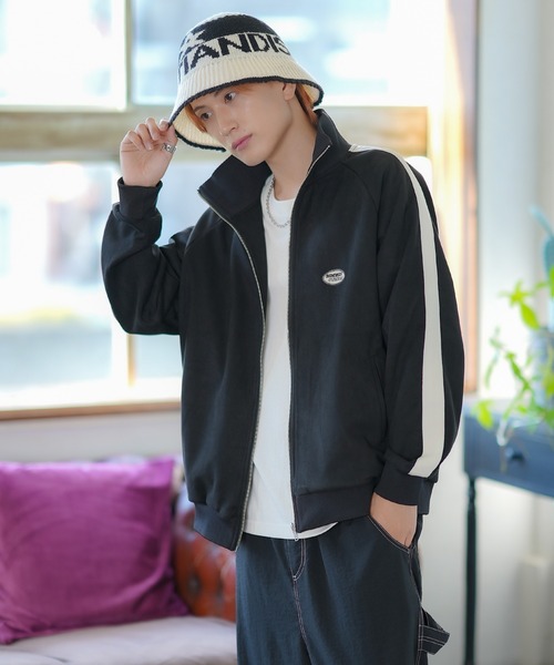 SIDEWAY STANCE(サイドウェイスタンス)の「【SIDEWAY STANCE】オーバルロゴ ワンポイント刺しゅう スエード トラックジャケット(その他アウター・メンズ・ベージュ/ブラック/ブルー・SMALL/MEDIUM/LARGE)」の7枚目の写真