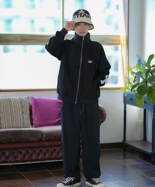 SIDEWAY STANCE(サイドウェイスタンス)の「【SIDEWAY STANCE】オーバルロゴ ワンポイント刺しゅう スエード トラックジャケット(その他アウター・メンズ・ベージュ/ブラック/ブルー・SMALL/MEDIUM/LARGE)」の9枚目の写真