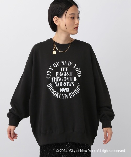 A part by（アパートバイ）の「【別注】NYCロゴスウェットプルオーバー（スウェット・レディース・オフホワイト/ブラック・FREE）」の2枚目の写真