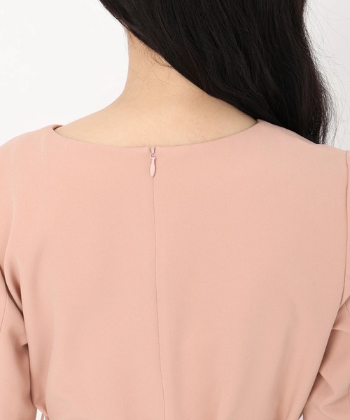 STRAWBERRY-FIELDS（ストロベリーフィールズ）の「キーネックワンピース（ワンピース・レディース・ライトベージュ/ネイビー/サーモンピンク・2）」の9枚目の写真