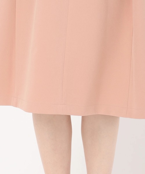 STRAWBERRY-FIELDS（ストロベリーフィールズ）の「キーネックワンピース（ワンピース・レディース・ライトベージュ/ネイビー/サーモンピンク・2）」の11枚目の写真