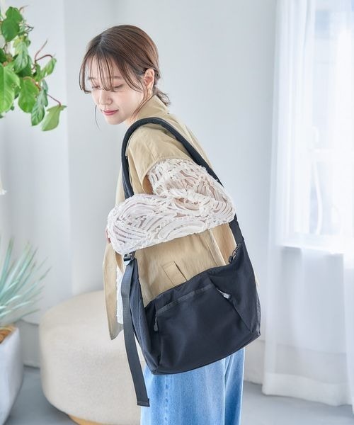 studio CLIP（スタディオクリップ）の「メッシュポケットからだよろこぶショルダー（ショルダーバッグ・レディース・アイボリー/ライトグリーン/ブラック・FREE）」の2枚目の写真