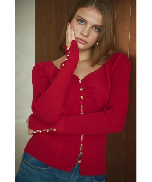 Estella.K(エステラケー)の「Lydia Knit Top ハートネックリブニットプルオーバー(ニット/セーター・レディース・ブルー/ブラック/レッド/ベージュ・FREE)」の4枚目の写真