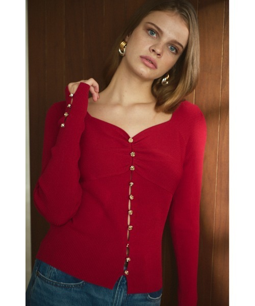 Estella.K(エステラケー)の「Lydia Knit Top ハートネックリブニットプルオーバー(ニット/セーター・レディース・ブルー/ブラック/レッド/ベージュ・FREE)」の8枚目の写真