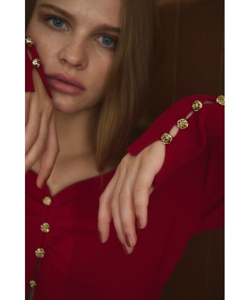 Estella.K(エステラケー)の「Lydia Knit Top ハートネックリブニットプルオーバー(ニット/セーター・レディース・ブルー/ブラック/レッド/ベージュ・FREE)」の11枚目の写真