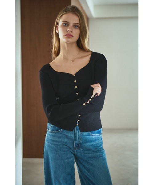 Estella.K(エステラケー)の「Lydia Knit Top ハートネックリブニットプルオーバー(ニット/セーター・レディース・ブルー/ブラック/レッド/ベージュ・FREE)」の14枚目の写真