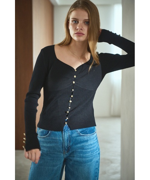 Estella.K(エステラケー)の「Lydia Knit Top ハートネックリブニットプルオーバー(ニット/セーター・レディース・ブルー/ブラック/レッド/ベージュ・FREE)」の18枚目の写真