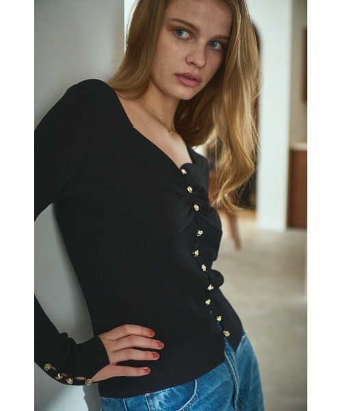 Estella.K(エステラケー)の「Lydia Knit Top ハートネックリブニットプルオーバー(ニット/セーター・レディース・ブルー/ブラック/レッド/ベージュ・FREE)」の12枚目の写真
