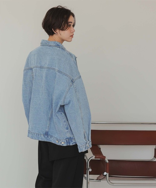 titivate(ティティベイト)の「ビッグシルエットデニムジャケット(デニムジャケット・レディース・ライトブルー/ブラック・M)」の12枚目の写真