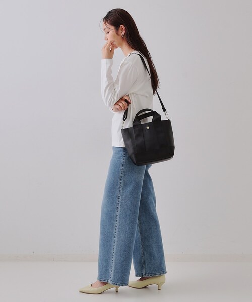 OPAQUE.CLIP（オペークドットクリップ）の「【2WAY】シュリンク合皮コンビミドルショルダーバッグ（ショルダーバッグ・レディース・オフホワイト/ブラック/ベージュ・00）」の8枚目の写真