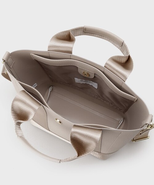 OPAQUE.CLIP（オペークドットクリップ）の「【2WAY】シュリンク合皮コンビミドルショルダーバッグ（ショルダーバッグ・レディース・オフホワイト/ブラック/ベージュ・00）」の17枚目の写真