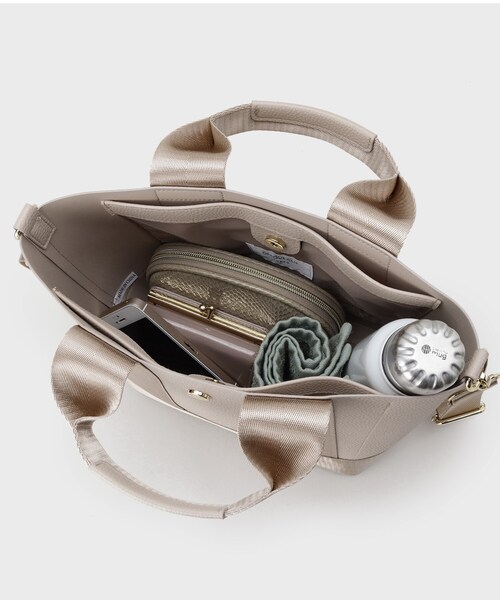 OPAQUE.CLIP（オペークドットクリップ）の「【2WAY】シュリンク合皮コンビミドルショルダーバッグ（ショルダーバッグ・レディース・オフホワイト/ブラック/ベージュ・00）」の20枚目の写真