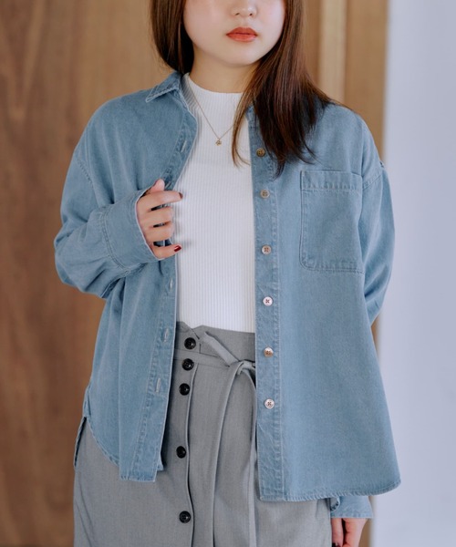 COHINA(コヒナ)の「バックタックデニムシャツ 【低身長・小柄女性】(シャツ/ブラウス・レディース・ブルー/ネイビー・ONE SIZE)」の2枚目の写真