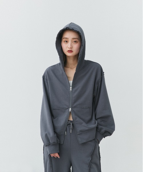 ad thie(アドティエ)の「アウトシーム ダブルジップパーカー(パーカー・レディース・チャコール/ブラック/アイボリー・FREE)」の5枚目の写真