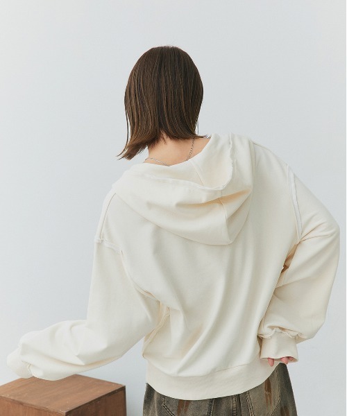 ad thie(アドティエ)の「アウトシーム ダブルジップパーカー(パーカー・レディース・チャコール/ブラック/アイボリー・FREE)」の9枚目の写真