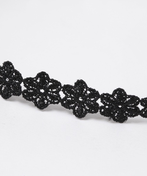 FOREVER 21（フォーエバー トゥエンティーワン）の「フラワーレースチョーカー（チョーカー・レディース・ブラック・FREE）」の3枚目の写真