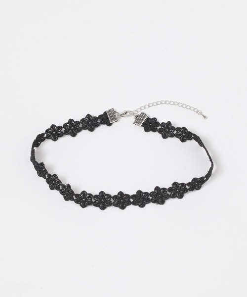 FOREVER 21（フォーエバー トゥエンティーワン）の「フラワーレースチョーカー（チョーカー・レディース・ブラック・FREE）」の6枚目の写真