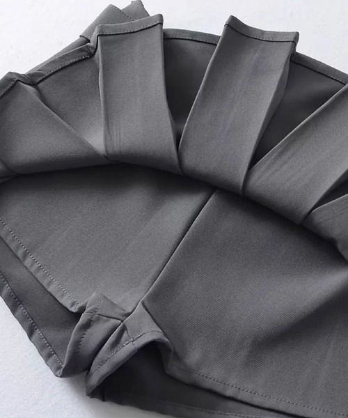 LA POMME petit(ラポミ・プチ)の「Low Waist Mini Pleats Skirt(スカート・レディース・グレー/ブラック/ホワイト・LARGE/MEDIUM/SMALL)」の8枚目の写真