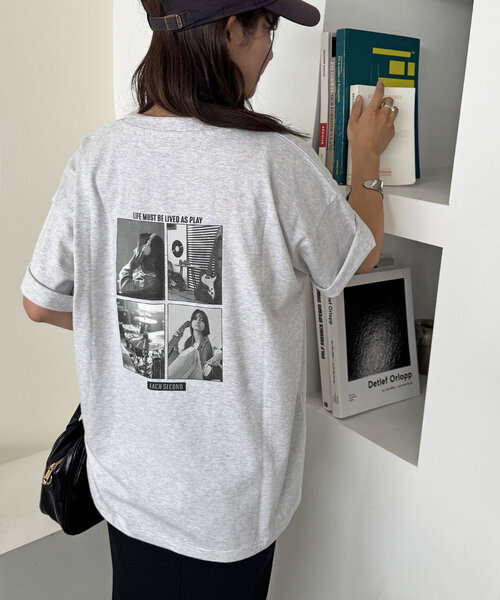 DISCOAT(ディスコート)の「【WEB限定】モノクロフォトバックプリントTシャツ(Tシャツ/カットソー・レディース・チャコールグレー/アイボリー/ホワイト・MEDIUM)」の10枚目の写真