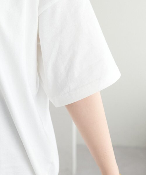 DISCOAT(ディスコート)の「【WEB限定】モノクロフォトバックプリントTシャツ(Tシャツ/カットソー・レディース・チャコールグレー/アイボリー/ホワイト・MEDIUM)」の18枚目の写真