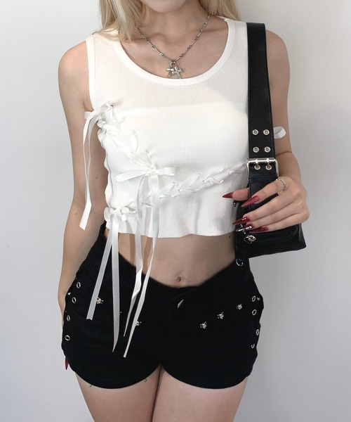 lilful(リルフル)の「レースアップ ランダムリボンデザイン ショート丈タンクトップ(タンクトップ・レディース・ホワイト/ブラック/ブラウン・F)」の3枚目の写真