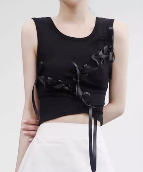 lilful(リルフル)の「レースアップ ランダムリボンデザイン ショート丈タンクトップ(タンクトップ・レディース・ホワイト/ブラック/ブラウン・F)」の4枚目の写真