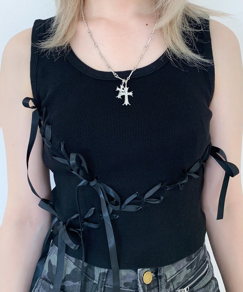 lilful(リルフル)の「レースアップ ランダムリボンデザイン ショート丈タンクトップ(タンクトップ・レディース・ホワイト/ブラック/ブラウン・F)」の6枚目の写真