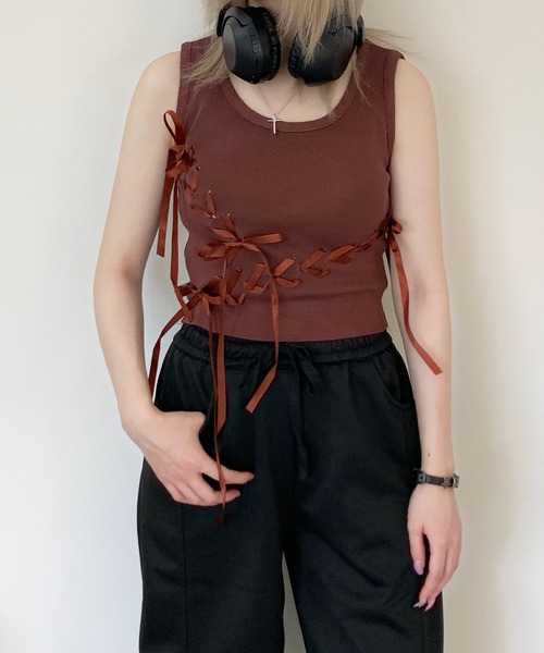 lilful(リルフル)の「レースアップ ランダムリボンデザイン ショート丈タンクトップ(タンクトップ・レディース・ホワイト/ブラック/ブラウン・F)」の9枚目の写真