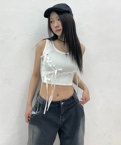 lilful(リルフル)の「レースアップ ランダムリボンデザイン ショート丈タンクトップ(タンクトップ・レディース・ホワイト/ブラック/ブラウン・F)」の21枚目の写真