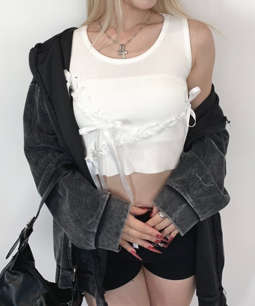 lilful(リルフル)の「レースアップ ランダムリボンデザイン ショート丈タンクトップ(タンクトップ・レディース・ホワイト/ブラック/ブラウン・F)」の13枚目の写真