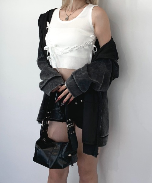 lilful(リルフル)の「レースアップ ランダムリボンデザイン ショート丈タンクトップ(タンクトップ・レディース・ホワイト/ブラック/ブラウン・F)」の14枚目の写真