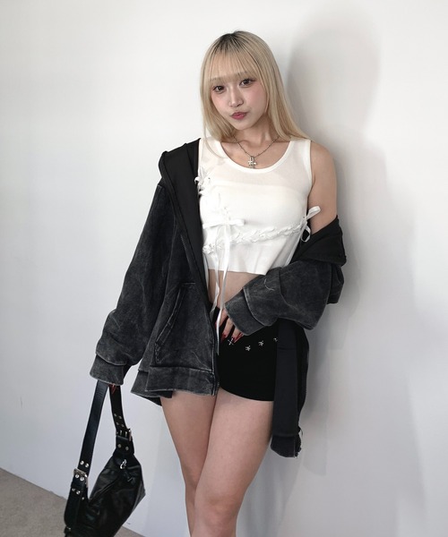 lilful(リルフル)の「レースアップ ランダムリボンデザイン ショート丈タンクトップ(タンクトップ・レディース・ホワイト/ブラック/ブラウン・F)」の17枚目の写真