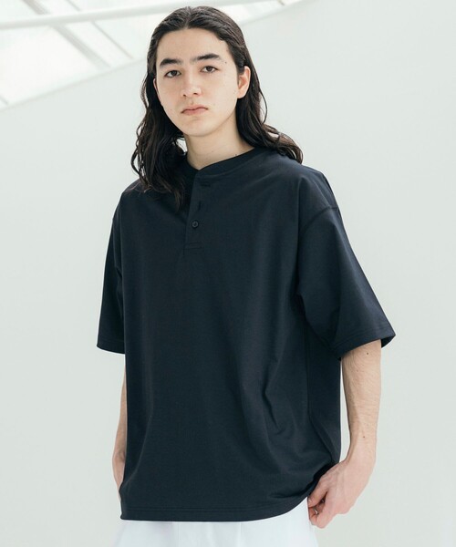 FREAK'S STORE（フリークスストア）の「FREAK’S STORE/フリークスストア AIRDRY 7.7オンス ビックシルエット ヘンリーネックTシャツ/エアドライ ポリエステル Tシャツ/吸水速乾/遮熱性/UVカット（Tシャツ/カットソー・メンズ・ホワイト/ブラック/チャコールグレー/オリーブ/ミント/サックスブルー・SMALL/MEDIUM/LARGE）」の2枚目の写真