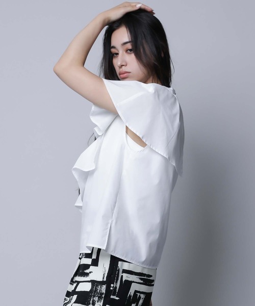 RAW FUDGE（ローファッジ）の「アシメケープフリルブラウス（シャツ/ブラウス・レディース・オフホワイト/サックスブルー/ブラック/ベージュ・M）」の5枚目の写真