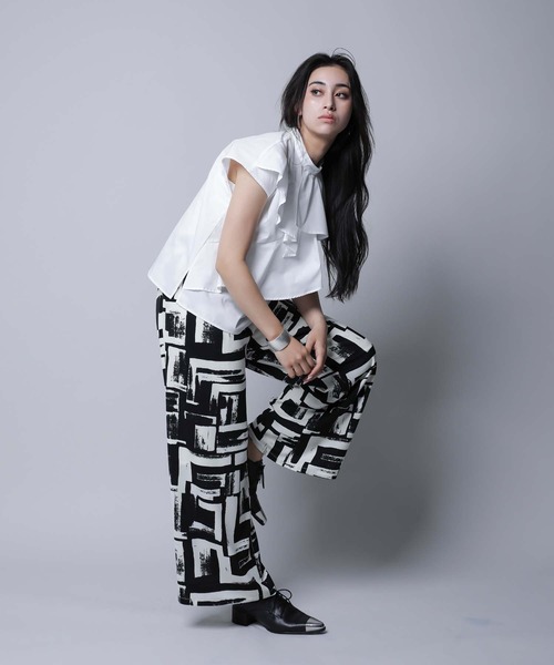 RAW FUDGE（ローファッジ）の「アシメケープフリルブラウス（シャツ/ブラウス・レディース・オフホワイト/サックスブルー/ブラック/ベージュ・M）」の7枚目の写真