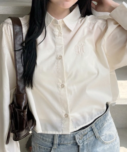 TREOVER(トレオーバー)の「刺繍入り ショート丈シャツ(シャツ/ブラウス・レディース・アイボリー・MEDIUM/LARGE)」の2枚目の写真
