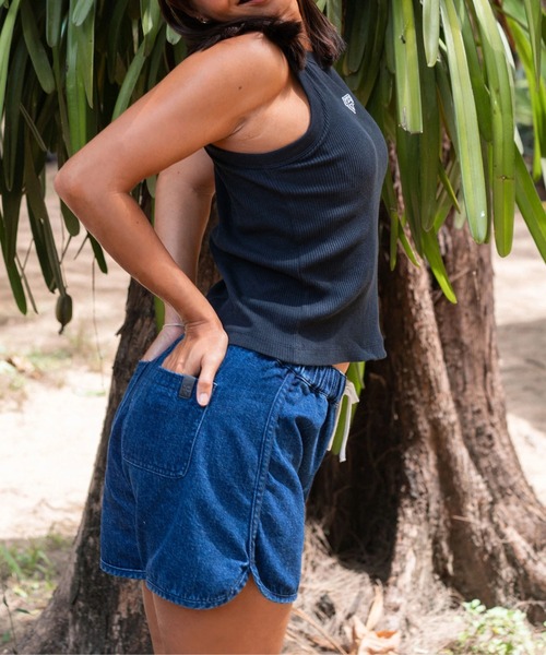 ROXY（ロキシー）の「AWESOME /ロキシーロゴワンポイントタンクトップ（タンクトップ・レディース・ナチュラル/ブラック/ブラウン/グリーン・MEDIUM/LARGE/SMALL）」の5枚目の写真