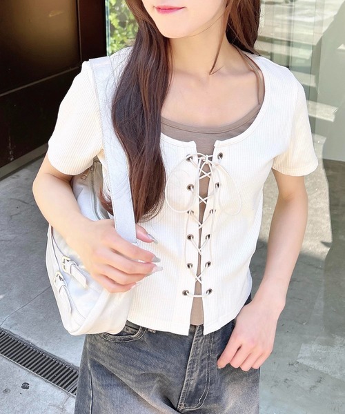 INGNI（イング）の「キャミレイヤード風リブレースアップトップス（Tシャツ/カットソー・レディース・アイボリー系4/ブラウン系3/ブラック×グレー/ブラック系その他/アイボリー系/ブラウン系4・M）」の17枚目の写真