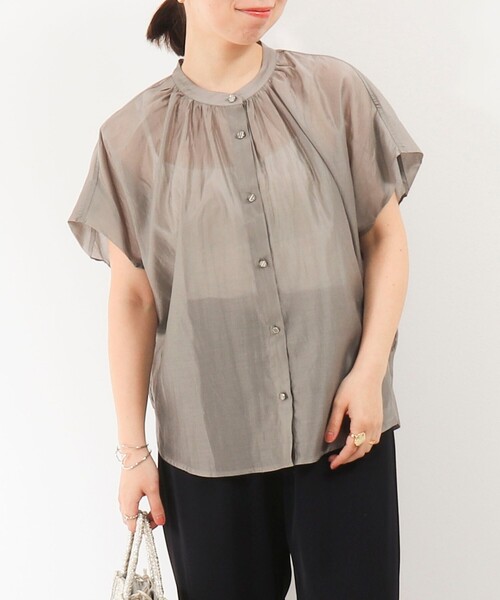 MICO COULIER（ミコクリエ）の「オーガンジースタンドカラーブラウス（シャツ/ブラウス・レディース・グレイッシュベージュ/ベビーピンク/ライトブルー/イエロー・38）」の2枚目の写真