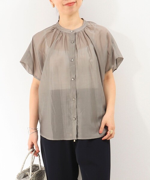 MICO COULIER（ミコクリエ）の「オーガンジースタンドカラーブラウス（シャツ/ブラウス・レディース・グレイッシュベージュ/ベビーピンク/ライトブルー/イエロー・38）」の14枚目の写真