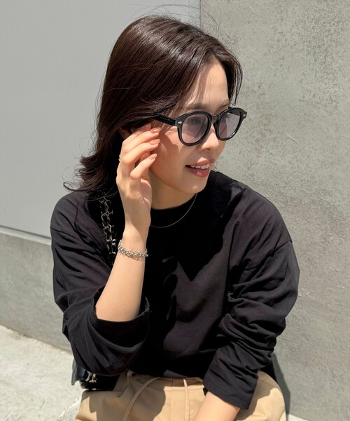 fredy emue(フレディエミュ)の「セルフレーム調光レンズサングラス(サングラス・レディース・ブラック・FREE)」の2枚目の写真