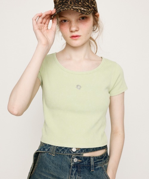 SLY(スライ)の「AGING LOGO CUT TOPS エージング ロゴ カット トップス 半袖 夏服(Tシャツ/カットソー・レディース・ブルー/ブラック/カーキ/ライトグリーン・FREE)」の1枚目の写真