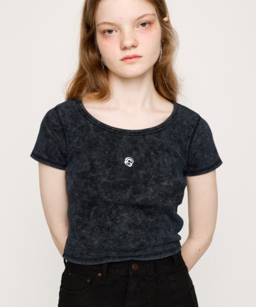 SLY(スライ)の「AGING LOGO CUT TOPS エージング ロゴ カット トップス 半袖 夏服(Tシャツ/カットソー・レディース・ブルー/ブラック/カーキ/ライトグリーン・FREE)」の2枚目の写真