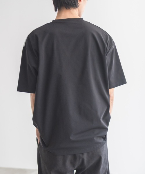 URBAN COLLECTION(アーバンコレクション)の「URBANCOLECTION AIR Smoosy 切替えTシャツ【接触冷感 UVカット 吸水速乾 毛玉になりにくい 軽量 ストレッチ】(Tシャツ/カットソー・メンズ・ホワイト/ネイビー/ブラック/グレイッシュベージュ・S/M/L/XL)」の11枚目の写真