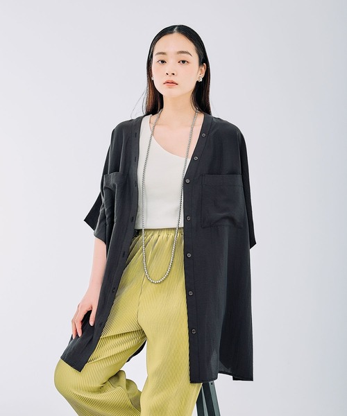 LEPSIM(レプシィム)の「VネックBIGシャツチュニックSS2 2497045(チュニック・レディース・チャコールグレー/オフホワイト/ミント/ライトパープル/グレイッシュベージュ・FREE)」の3枚目の写真