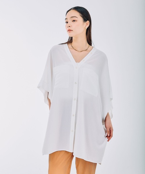 LEPSIM(レプシィム)の「VネックBIGシャツチュニックSS2 2497045(チュニック・レディース・チャコールグレー/オフホワイト/ミント/ライトパープル/グレイッシュベージュ・FREE)」の9枚目の写真