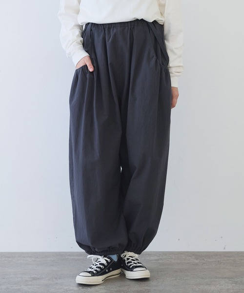 bulle de savon(ビュルデサボン)の「コットン/ポプリン ギャザーパンツ(その他パンツ・レディース・ホワイト/チャコールグレー・FREE)」の2枚目の写真