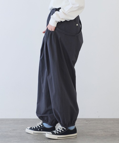 bulle de savon(ビュルデサボン)の「コットン/ポプリン ギャザーパンツ(その他パンツ・レディース・ホワイト/チャコールグレー・FREE)」の18枚目の写真