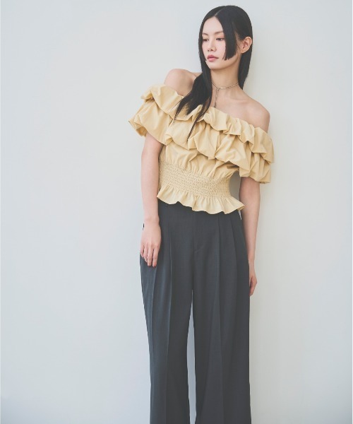 AND COUTURE(アンドクチュール)の「2タックワイドパンツ(その他パンツ・レディース・ピンク/オフホワイト/チャコールグレー・SMALL/MEDIUM)」の3枚目の写真