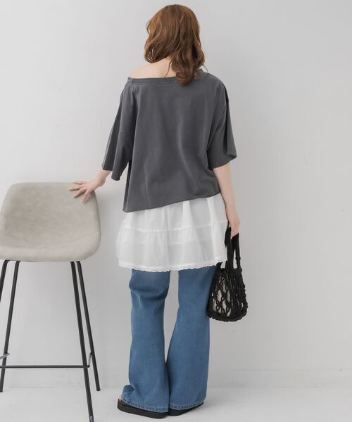 RETRO GIRL（レトロガール）の「リメイク切替ワンショルTEE（Tシャツ/カットソー・レディース・チャコールグレー/パープル/ベージュ・FREE）」の15枚目の写真